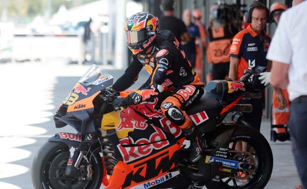 Brad Binder en boxes. EFE