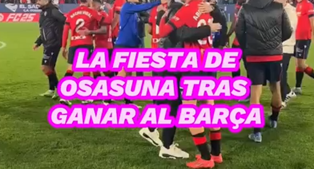 Toda la plantilla celebró esta importante victoria con los aficionados en el Sadar.