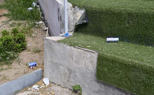 Más basura en el Estadio Insular. RELEVO