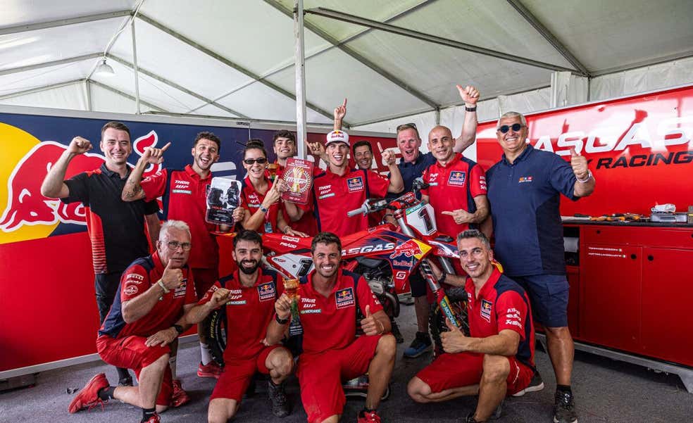 Jorge Prado vuelve a hacer historia y se convierte en bicampeón del Mundo de MXGP