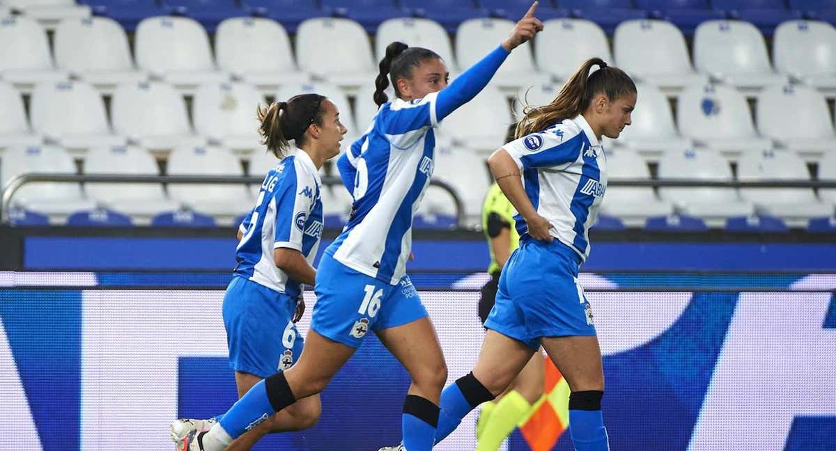 Olaya Rodríguez celebra su primer gol en Liga F con el Deportivo en el estadio de Riazor.