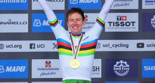 Pogacar, maillot arcoíris a 100: campeón del mundo con un ataque histórico… y «estúpido»