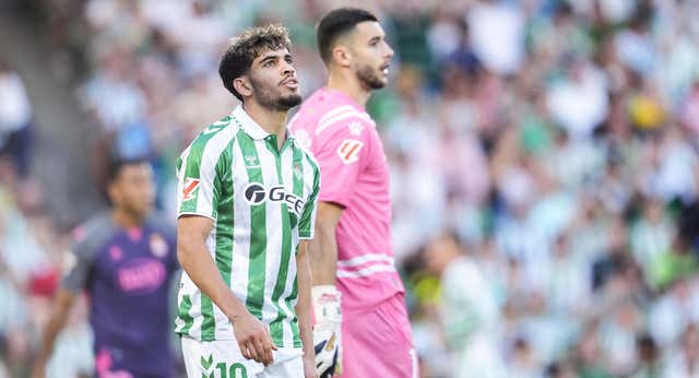 Dos penaltis y los enfados de Manuel Pellegrini para mostrar al verdadero Abde en el Betis: “Nunca se esconde”