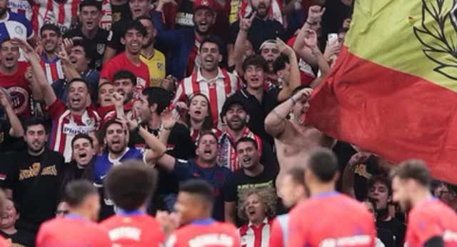 Los suspensión temporal del derbi madrileño puede traer graves sanciones para el club rojiblanco.