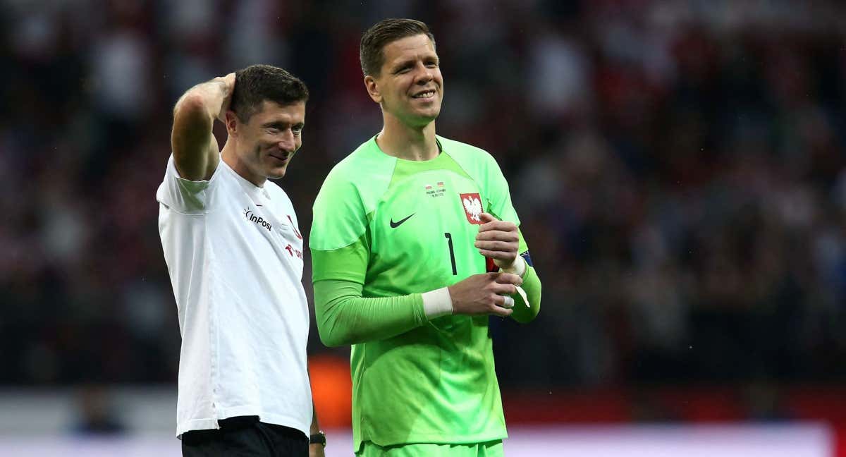 Lewandowski y Szczesny después de un amistoso disputado en Varsovia contra Alemania.