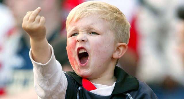 La intrahistoria de la foto del niño del Feyenoord haciendo una peineta que se convirtió en meme