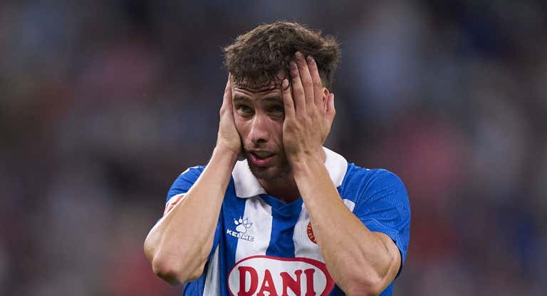 Javi Puado, manos a la cara, después de fallar una ocasión esta temporada.