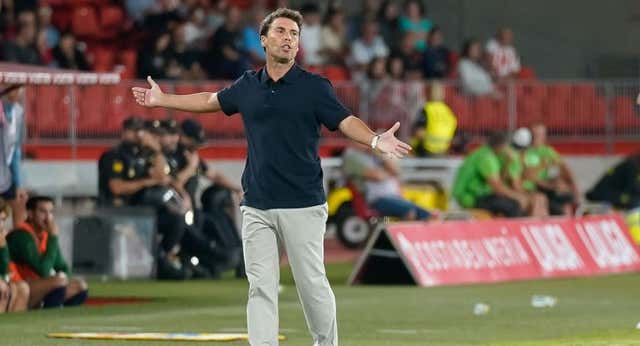 Rubi, a un partido de los 100 en el banquillo de un Almería que no reacciona