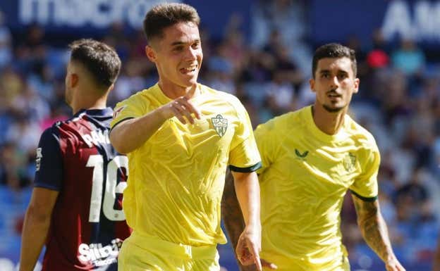 Arribas celebra un tanto en el Ciutat LALIGA