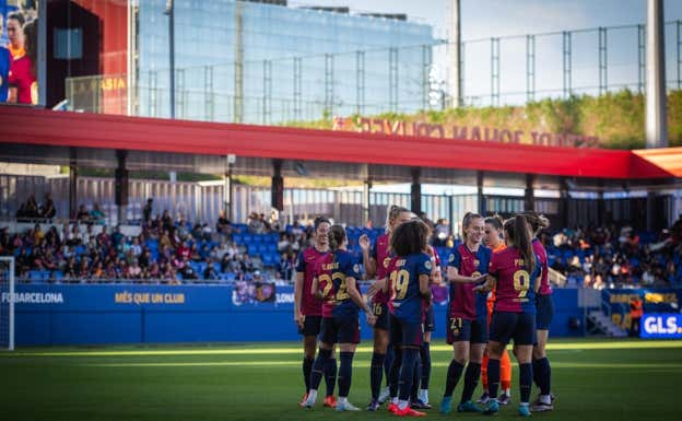 Las jugadoras del Barça celebrando un gol ante el Granada.  FC BARCELONA FEMENINO