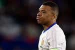 Deschamps no corre los riesgos que Ancelotti sí corrió con Mbappé: “Necesita tratamiento”