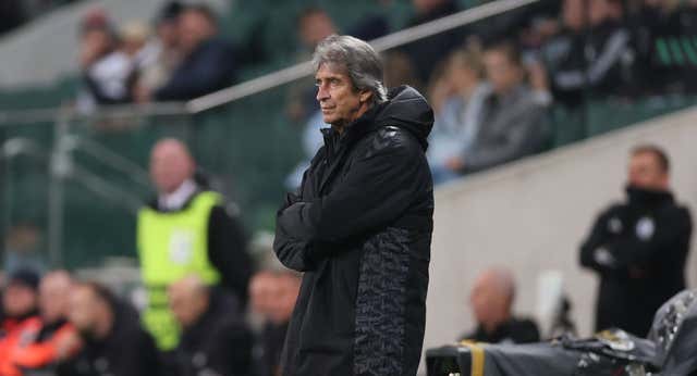 Manuel Pellegrini se resigna tras caer en Polonia: “Este es el plantel que tenemos”