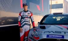 La mayor parte del tiempo lejos de su familia y sin carné... para llegar a ser como Carlos Sainz: “A veces me da algún truquito con el coche”