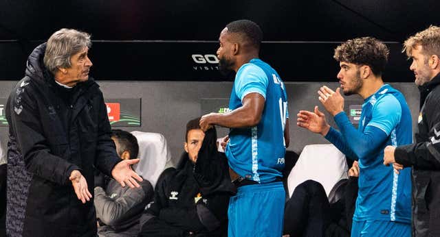 Bakambu vuelve al derbi: “Necesitamos a Lo Celso, pero al resto también”