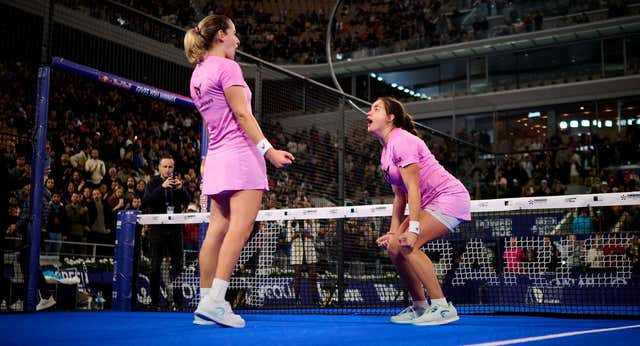 Ari Sánchez y Paula Josemaría repiten en Roland Garros despertando a una niña de un sueño