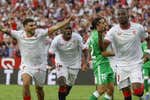 El Sevilla tira de corazón y le regala a Jesús Navas un derbi de infarto