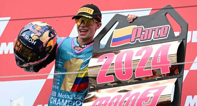 David Alonso enciende la fiebre en Colombia por las motos: «Canta el himno nacional, cosa que no hacen todos nuestros atletas»