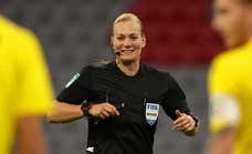 El arbitraje femenino mundial se encomienda a Bibiana Steinhaus-Webb, policía y pionera