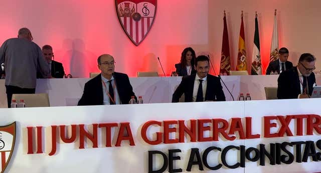 Del Nido Carrasco admite el error de la camiseta y habla de un ¡Netflix del Sevilla!