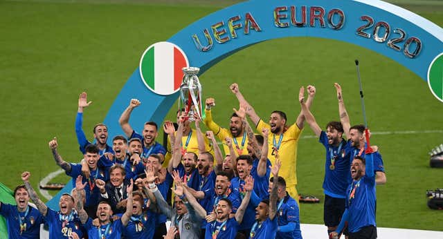 ¿Qué camiseta ganó la EURO 2020?