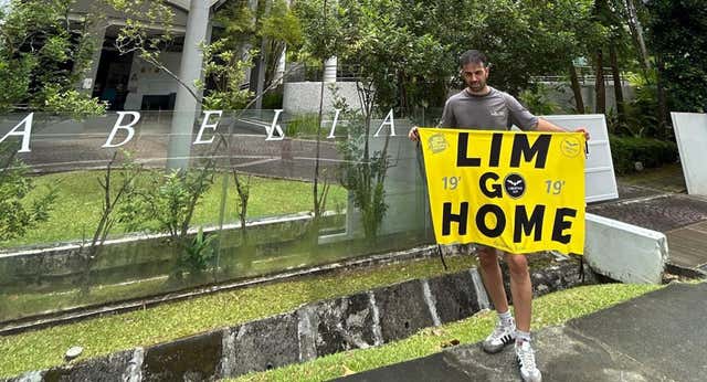Los valencianistas retenidos en Singapur vuelven a casa con solo una ‘amonestación’