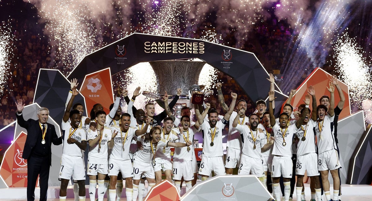 El Madrid celebra la última Supercopa.