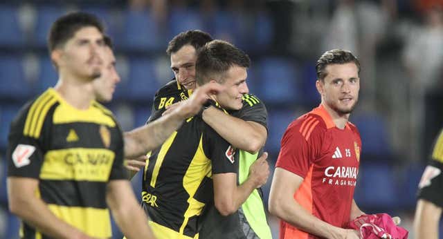 El Zaragoza se coloca segundo tras remontar a un Tenerife con 10