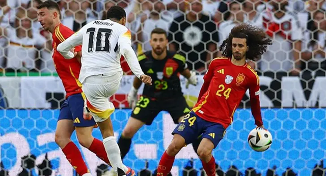 Cucurella recuerda sus momentos en la «zona oscura» y se sincera: «Se desquitaron conmigo…»