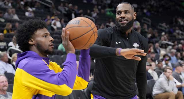 LeBron James se rinde a la heroína anónima que cambió su vida: «Casi lo perdemos»