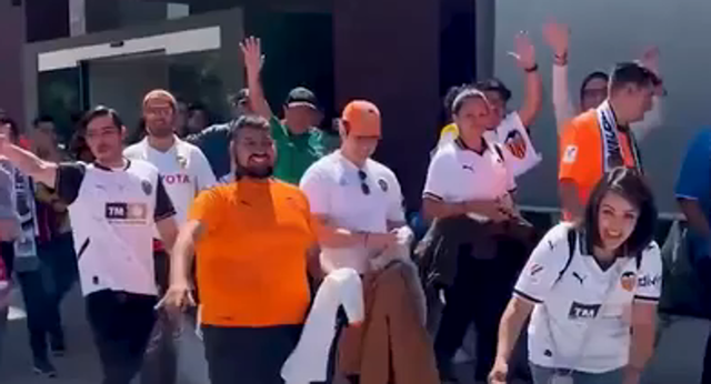 El Valencia se reúne con sus aficionados al otro lado del charco