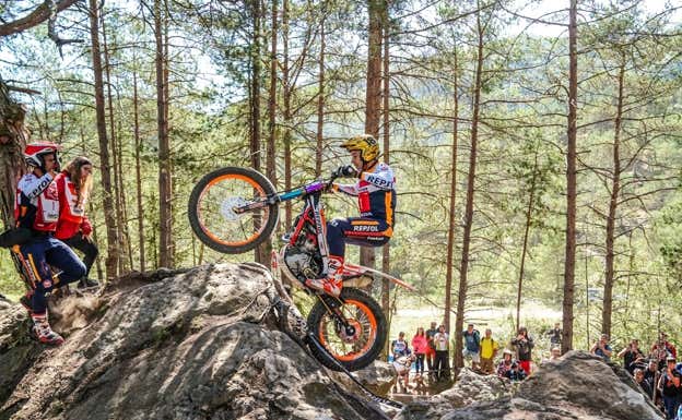 Tobi Bou compitiendo en trial outdoor.  Repsol Honda Team