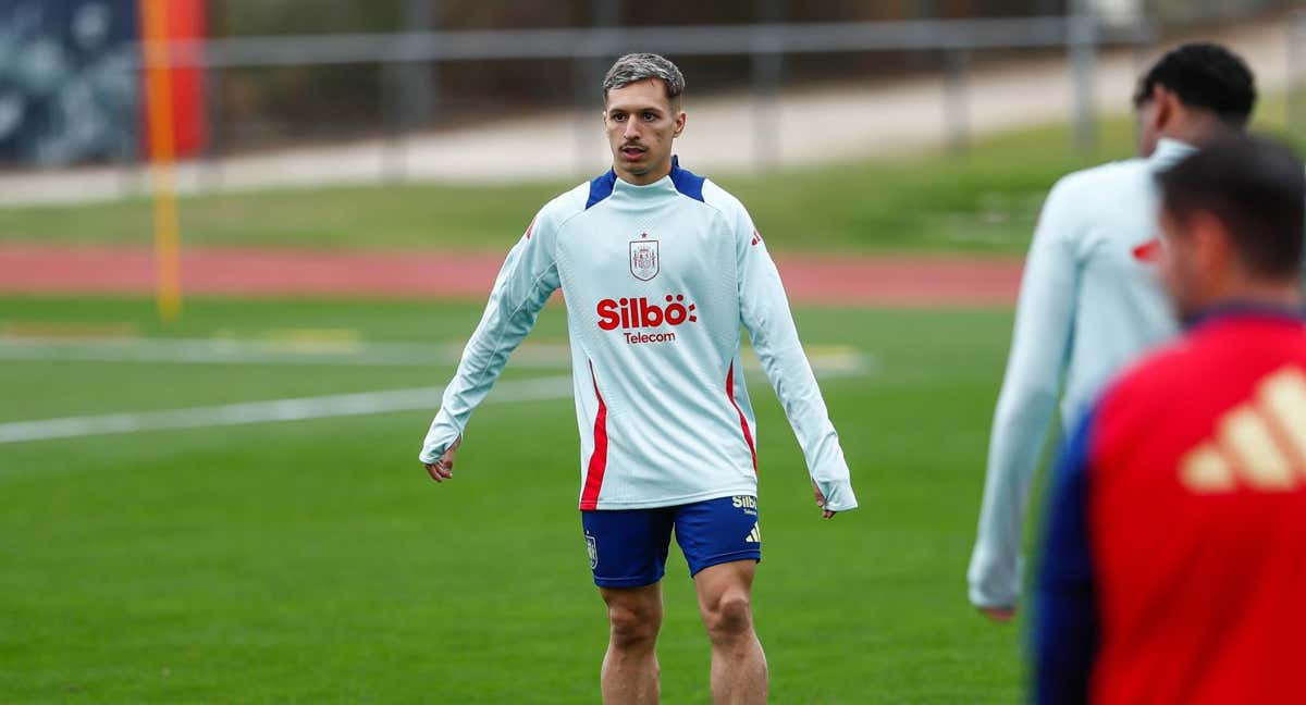 Bryan Zaragoza, con muchas opciones de ser titular, en un entrenamiento.