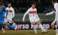 Güler sigue siendo el héroe de Turquía... y ya suma más minutos que en el Real Madrid
