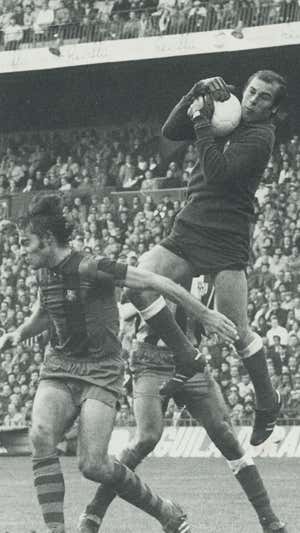 Miguel Reina, con el Barcelona.