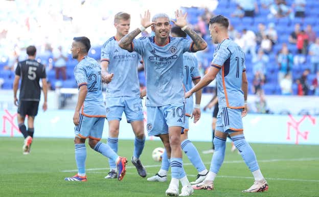 El New York City posee los mismos colores que el Manchester City.  REUTERS