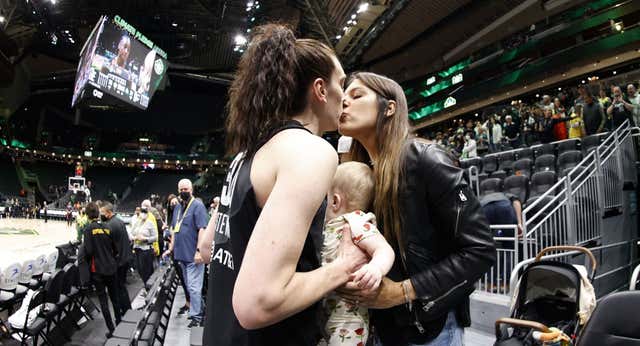 Marta Xargay y Breanna Stewart denuncia amenazas homófobas anónimas ante la Policía: “Que os j… a las dos”