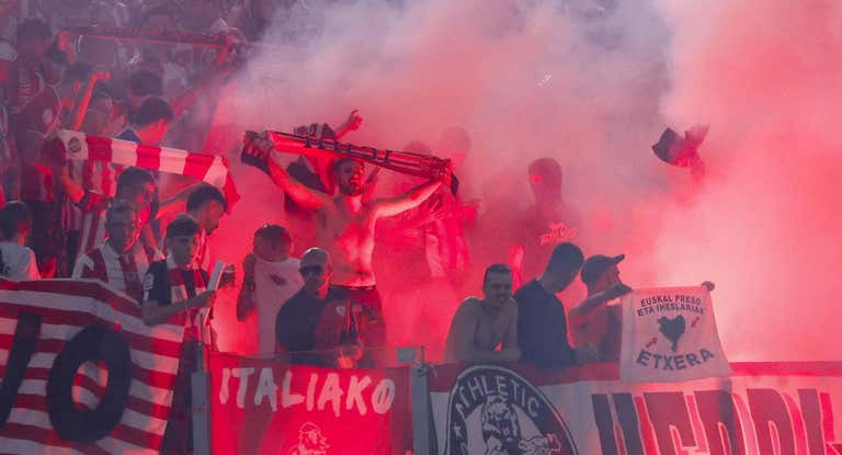 Parte de la zona destinada a aficionados rojiblancos en el Olímpico de Roma.