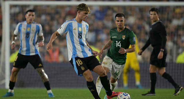 Nico Paz debuta con Argentina con asistencia… y Messi y Scaloni ‘avisan’ al Real Madrid: «Tiene muchísima calidad y una cabeza impresionante»