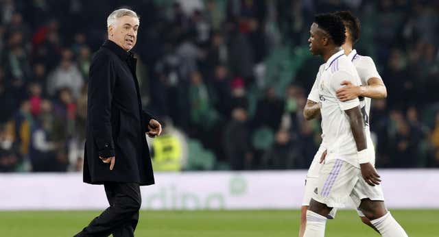 Audiencia ordena reabrir una causa por insultos racistas a Vinicius en el Villamarín