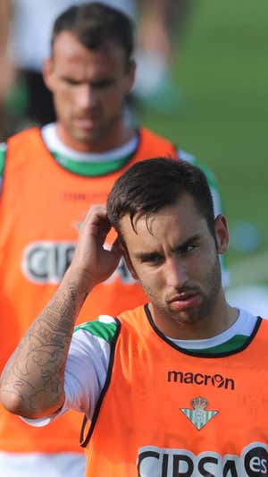 Nono, en el entrenamiento del Betis el día después de fallar el penalti.  JJ ÚBEDA