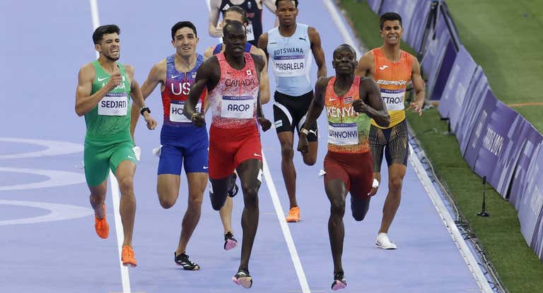 Emmanuel Wanyonyi y Marco Arop, en la final de 800 m de los Juegos de París.