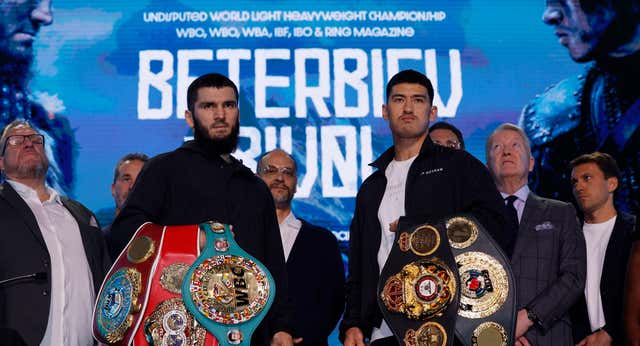 Dmitry Bivol supera a Canelo Álvarez en el ranking libra por libra