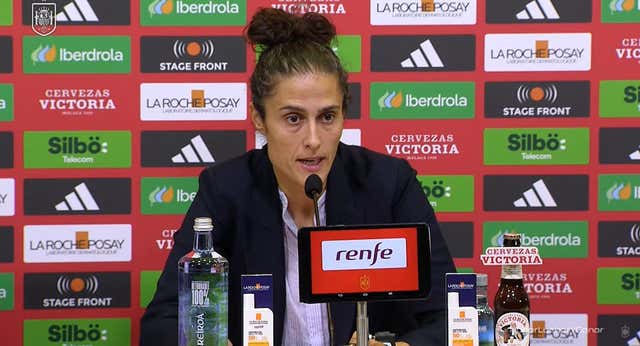 Montse Tomé ‘mima’ a Salma y se defiende por el exceso de minutos: “Yo eso como entrenadora no lo hago”