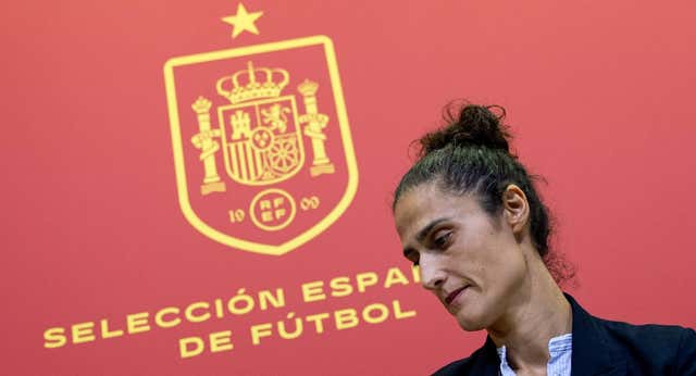 La cara B de Montse Tomé, mucho más dura de lo que parece, emerge detrás de seis mensajes camuflados