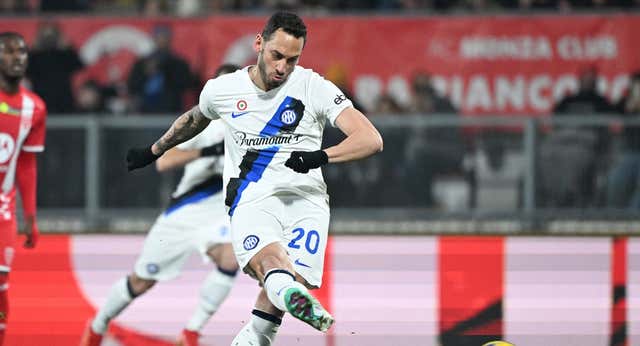 Calhanoglu admite contactos con los ultras del Inter de Milán… y se expone a una sanción deportiva