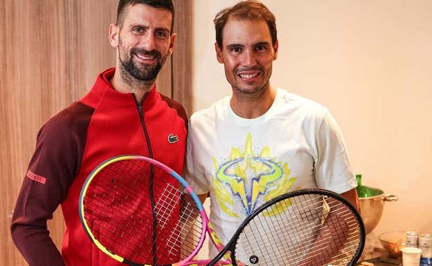 Djokovic y Nadal se intercambian las raquetas firmadas en Riad.  Instagram/Djokovic