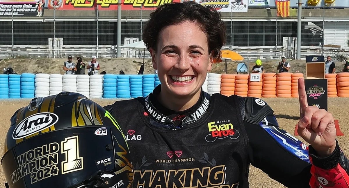 Ana Carrasco tras ganar el título.
