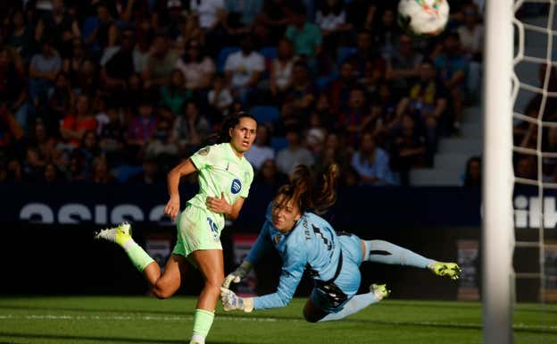 Kika en el momento del gol.  EFE