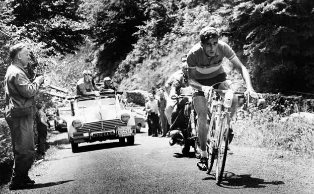 Federico Martín Bahamontes, durante el Tour de 1958.  AFP