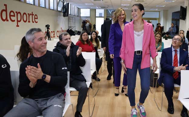 Carolina Marín, en la rueda de prensa posterior a ser reconocida con el Princesa de Asturias.  EFE